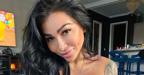 Brittanya Razavi and her hubby both are interested in tattoos. She is a co-author of a book named “Millionaire Self Talk”. She …